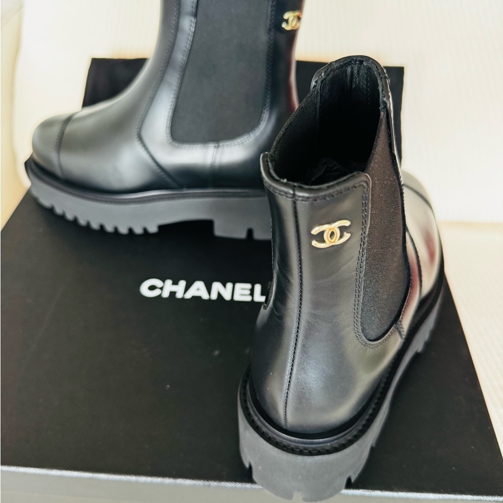 CHANEL Black Leather Chelsea Boots brand new in box with dust bags size 6 - Picture 4 of 11